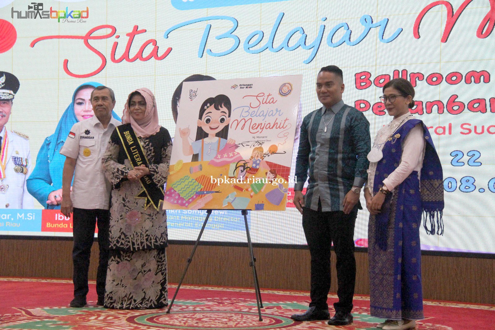 Launching Buku HJ. Misnarni Syamsuar sebagai bunda literasi dan seminar sehari belajar menulis buku cerita anak